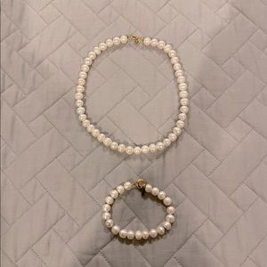 Pearl necklace and bracelet